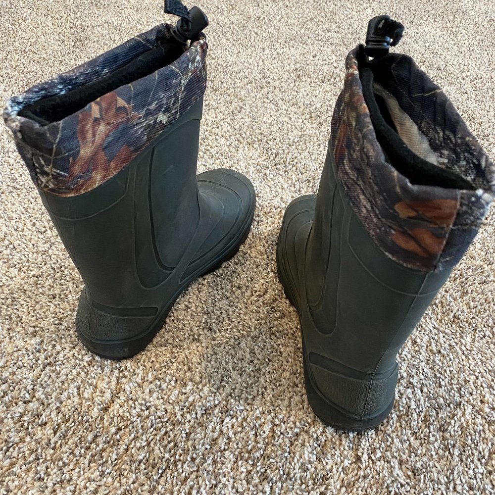 Kamik Snowbuster2 boots size 4 camo